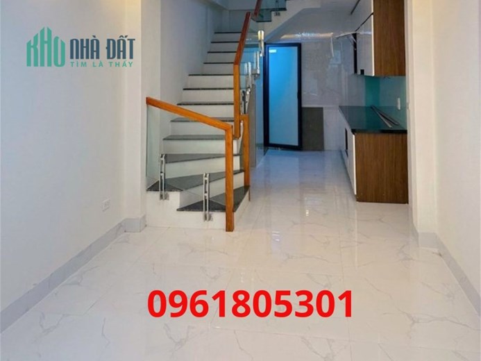 Bán nhà Thạch Bàn Long Biên 40m2- mặt tiền 5m- hơn 2 tỷ lô góc, ô tô gần nhà