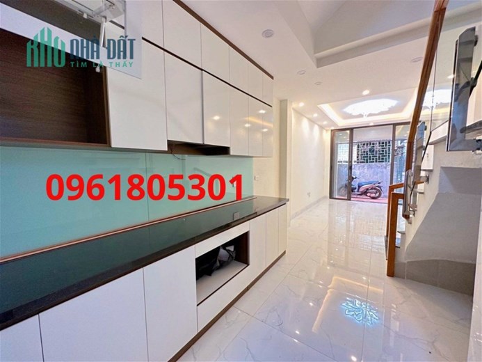 Bán nhà Thạch Bàn Long Biên 40m2- mặt tiền 5m- hơn 2 tỷ lô góc, ô tô gần nhà