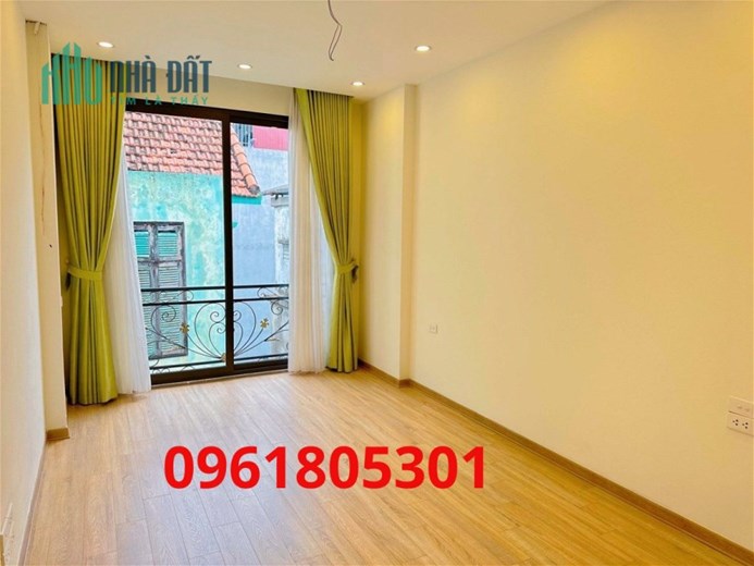 Bán nhà Thạch Bàn Long Biên 40m2- mặt tiền 5m- hơn 2 tỷ lô góc, ô tô gần nhà