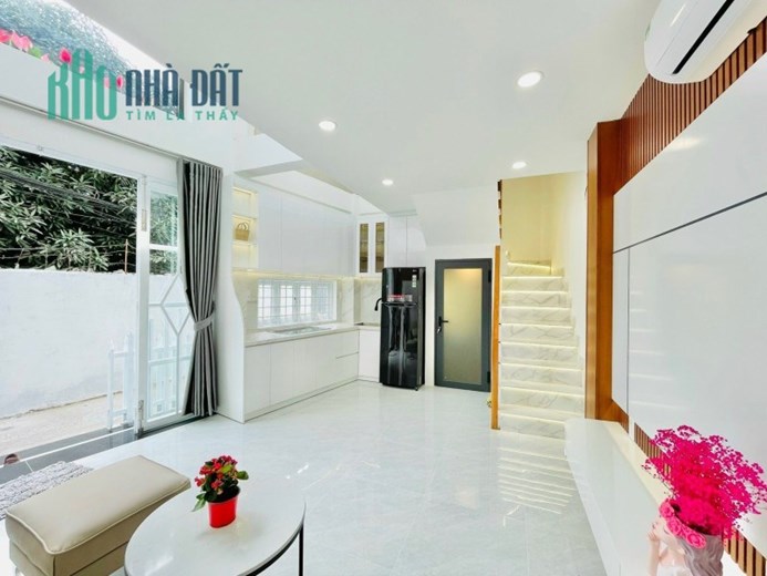 Bán nhàhẽm 6m, Nguyễn Văn Đậu, 4 tầng 6x4.5, P11, Bình Thạnh, giá 5,x Tỷ