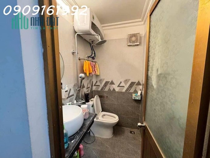 Nhà 3 tầng lô góc mặt đường Phố Cấm thông Lê Lợi dân xây chắc chắn