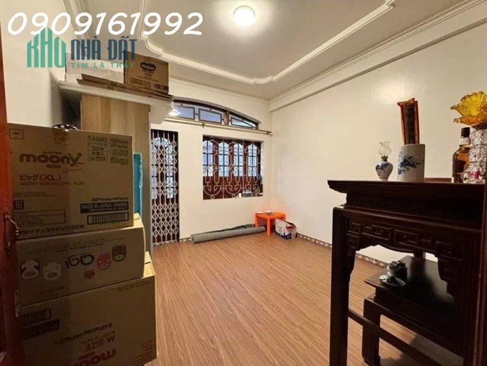 Nhà 3 tầng lô góc mặt đường Phố Cấm thông Lê Lợi dân xây chắc chắn