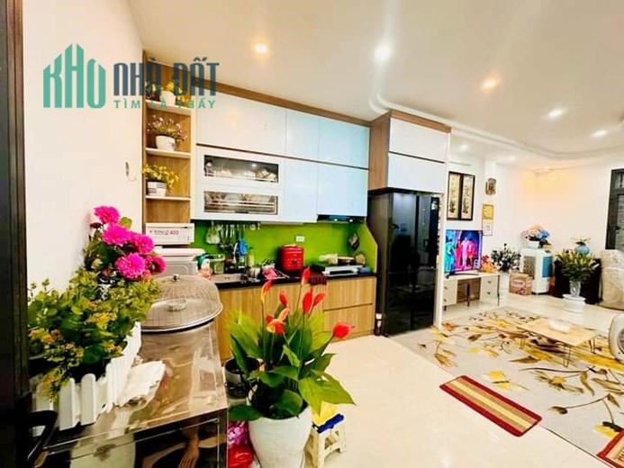 TRUNG TÂM QUẬN TÂY HỒ PHỐ ÂU CƠ GIÁ: 4.95 TỶ VỊ TRÍ 10M RA MẶT PHỐ ÔTÔ ĐẬU CẠNH NHÀ DT:40M2 5 TẦNG