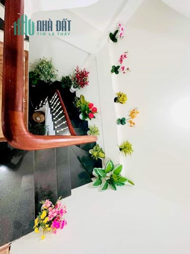 TRUNG TÂM QUẬN TÂY HỒ PHỐ ÂU CƠ GIÁ: 4.95 TỶ VỊ TRÍ 10M RA MẶT PHỐ ÔTÔ ĐẬU CẠNH NHÀ DT:40M2 5 TẦNG