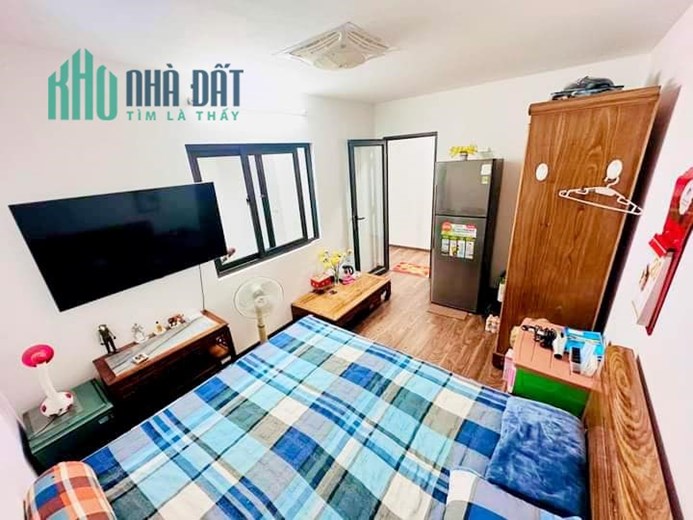 TRUNG TÂM QUẬN TÂY HỒ PHỐ ÂU CƠ GIÁ: 4.95 TỶ VỊ TRÍ 10M RA MẶT PHỐ ÔTÔ ĐẬU CẠNH NHÀ DT:40M2 5 TẦNG