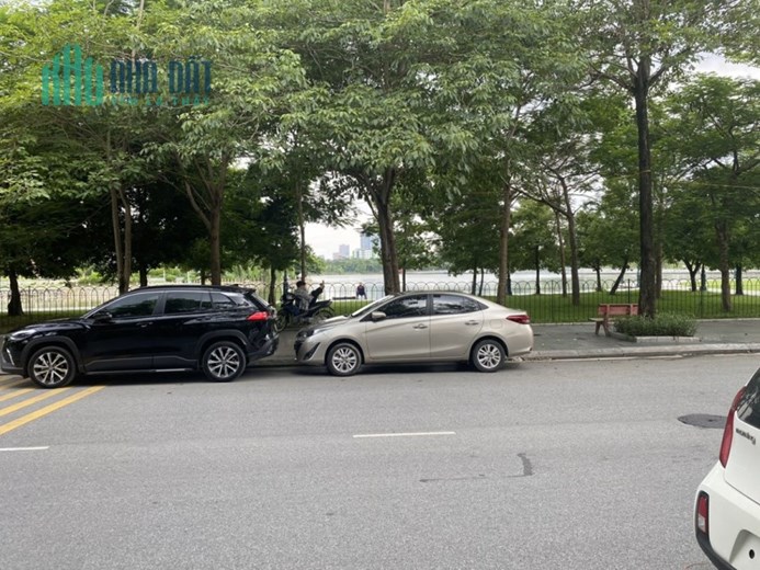 Cần Bán Nhanh Căn Biệt Thự Thành Phố Giao Lưu, View Mặt Hồ