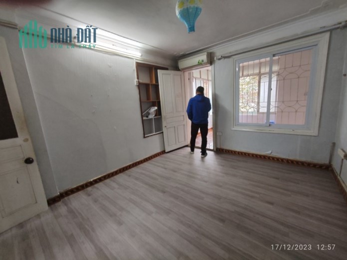 Cho thuê căn hộ tập thể 75m2, 2 ngủ Thành Công Ba Đình. 7 triệu/tháng