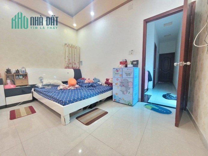 Bán Nhà Mới, Ngay Chợ Linh Xuân, Thủ Đức,  Nhỉnh 4 tỷ, HXH, 4 Tầng Xách Vali Ở Ngay, Sổ hông riêng