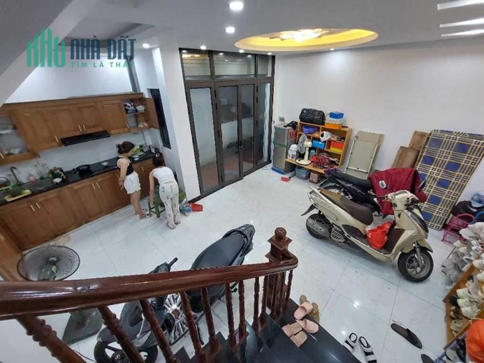 BÁN GẤP Nhà Ngõ 208 Phố Tam Trinh phường Yên Sở. DT 42m × 5 tầng. 6 Ngủ, Thoáng, Nông hơn 3 tỷ