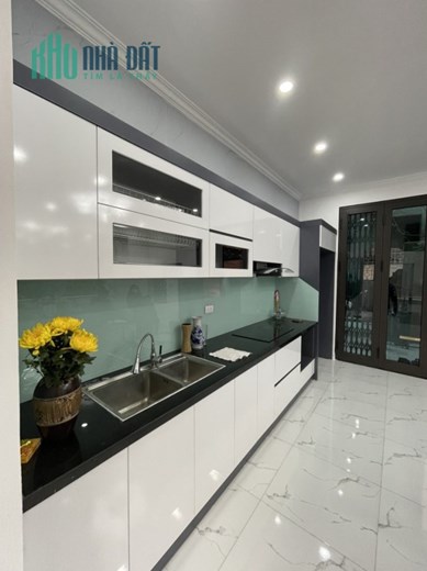 Bán nhà Tây Sơn Đống Đa 40m 4 tầng mặt tiền 5m  nhà đẹp ở ngay nhỉnh 5 tỷ lh 0975124520