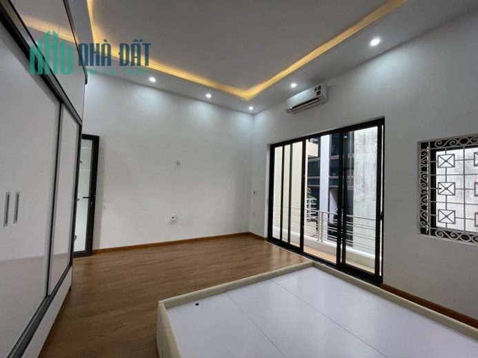 Bán nhà Tây Sơn Đống Đa 40m 4 tầng mặt tiền 5m  nhà đẹp ở ngay nhỉnh 5 tỷ lh 0975124520