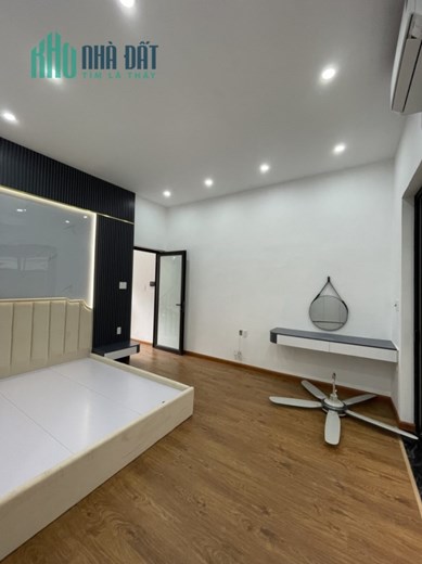 Bán nhà Tây Sơn Đống Đa 40m 4 tầng mặt tiền 5m  nhà đẹp ở ngay nhỉnh 5 tỷ lh 0975124520
