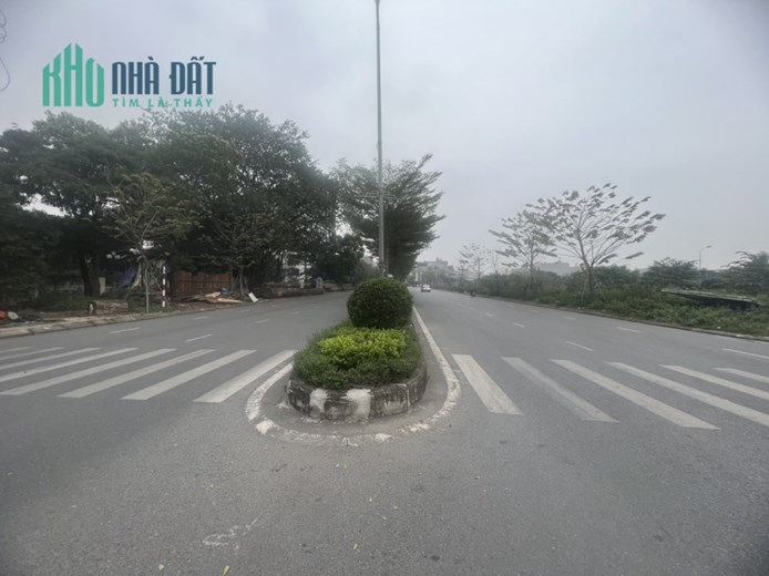MỘT NĂM KINH TẾ BUỒN. TẾT NHẤT ĐẾN NƠI RỒI CÁC BÁC Ạ 
Dt 100 m mt 5 m view  vườn hoa  giá 1.950 tr