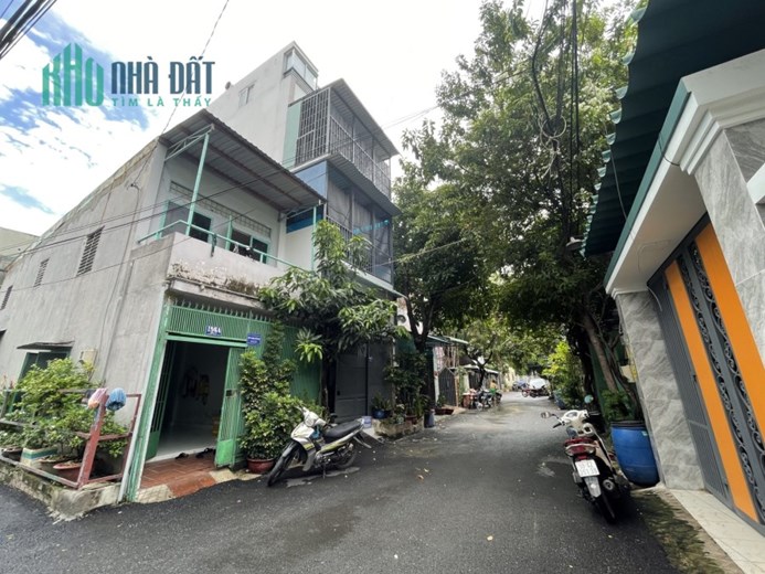 NHÀ CÓ MÔT KHÔNG HAI XÓM TOÀN BIỆT THỰ  HXH 75M2 CHỈ NHỈNH 50TR/M2 NGAY GA METRO.