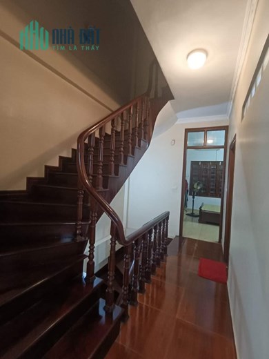 Bán nhà cầu giấy chỉ 4.5 tỷ nhà 5 tầng full đồ sẵn ở 33m2 ô tô đỗ rất hiếm