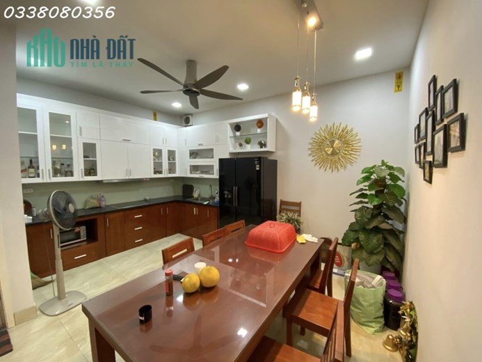 Bán nhà mặt phố Thanh Nhàn, DTSD 128m2, MT 9m, thang máy vỉa hè, giá tốt.