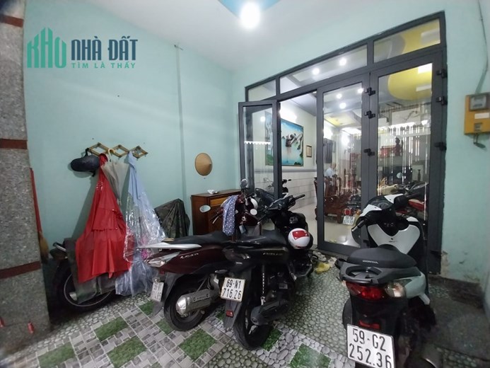 NHÀ CẦN BÁN 72.3 M2 4 TẦNG, Tân Chánh hiệp Q12