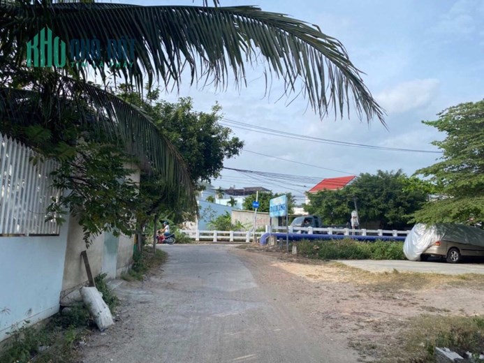 Bán lô đất sát Chợ Vĩnh Ngọc, cách Lương Định Của chỉ 20m. Đường 5m. Giá 1.4 Tỷ