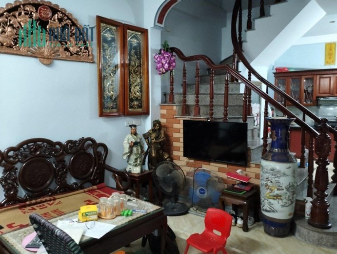 Bán nhà Lĩnh Nam, Hoàng Mai, ngõ thông, gần phố, nhà dân xây, 5 tầng 38 m2, nhỉnh 4 tỷ