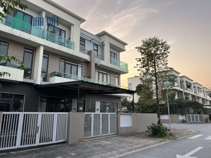 Centa City VSIP shophouse kinh doanh 2 mặt đường cắt lỗ rẻ hơn 2 tỷ 0989558302