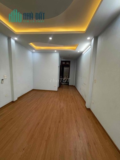 Chính chủ cho thuê tầng 4,5 phòng rộng thoáng mát,có cầu tháng máy đi riêng biệt.
