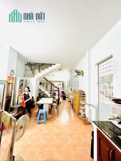 Giảm 2 tỷ bán định cư, Giáp Nguyễn Thị Minh Khai, Quận 1, 75m2, 4 tầng