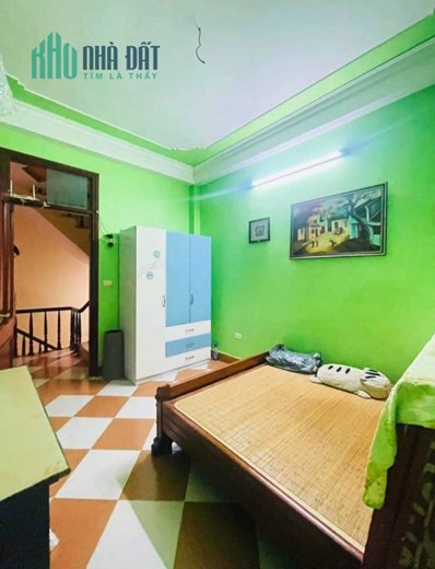 Nhà dân xây Hoàng Quốc Việt 70m*5T giá 7.9 tỷ, ô tô đỗ cổng, vỉa hè 2 bên