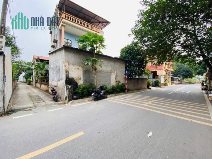 Đất gần thị trấn giá còn lâu mới đến 1 tỷ, sổ sẵn sang tên ngay.