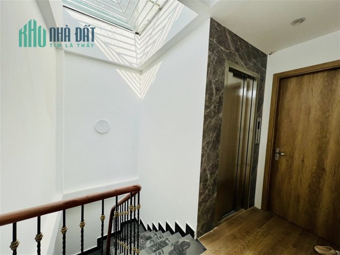 Bán căn hộ dòng tiền 6 tầng thang máy ngay Ngã Tư Sở, 52m2x6T Khương Thượng - Đống Đa.