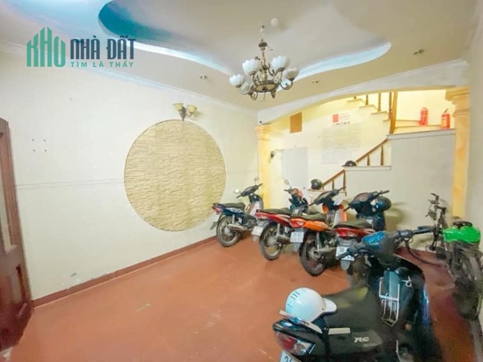 Gia Đình cần Bán Gấp Căn Nhà 44m2 x 5T TT Cầu Giấy Giá 6,7 Tỷ Có TL