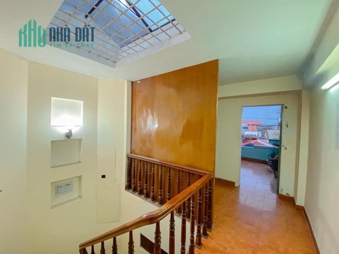 Gia Đình cần Bán Gấp Căn Nhà 44m2 x 5T TT Cầu Giấy Giá 6,7 Tỷ Có TL