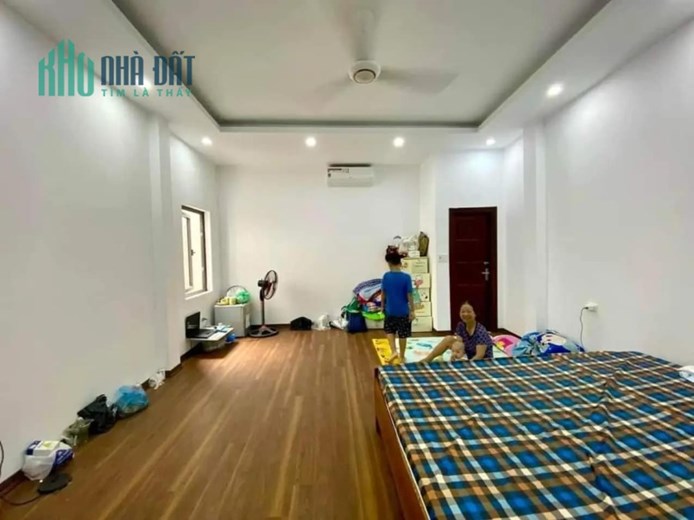 Bán nhà dân 5 tầng tại Hoàng Hoa Thám - Ba Đình, Diện tích 54m2 , Giá 5,2 Tỷ
