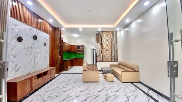 Bán nhà Lĩnh Nam- Tây Trà 42m 5 tầng mặt ngõ thông chỉ 3.95 tỷ