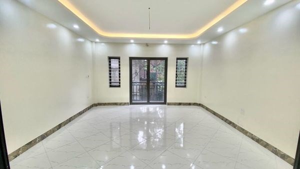 Bán nhà Lĩnh Nam- Gamuda 42m 5 tầng mặt ngõ thông chỉ 3.95 tỷ tl tốt