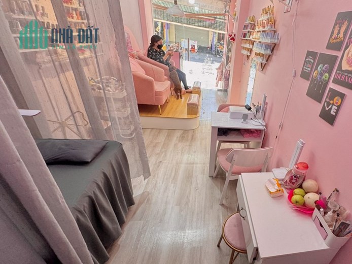 Quận 7, Sang gấp tiệm nail-mi quận 7 MT đường kinh doanh gần chợ Tân Quy rất đông đúc, Tel :
