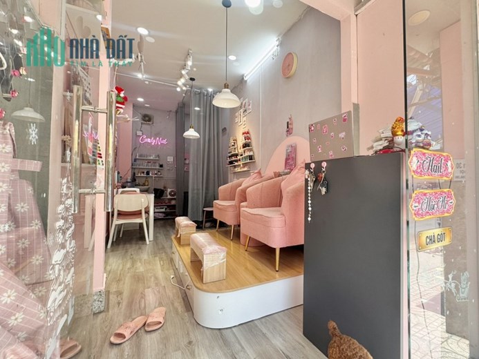 Quận 7, Sang gấp tiệm nail-mi quận 7 MT đường kinh doanh gần chợ Tân Quy rất đông đúc, Tel :