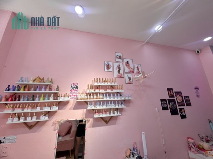 Quận 7, Sang gấp tiệm nail-mi quận 7 MT đường kinh doanh gần chợ Tân Quy rất đông đúc, Tel :