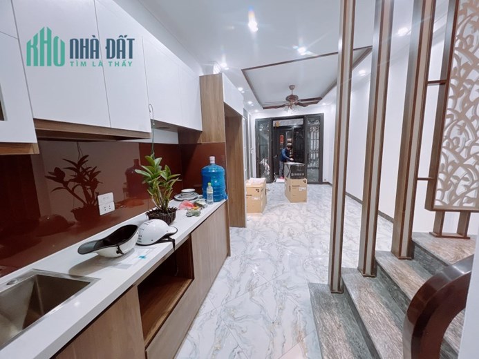 Nhà Trần Duy Hưng , 40m - 6T- 4.8 tỷ , taxi 30 m , nhiều người mặc cả