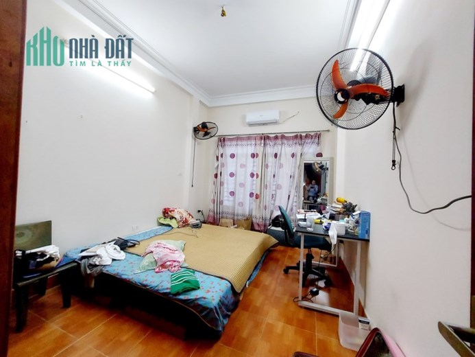 Chính chủ cần bán nhà Nguyễn Chính Hoàng mai gần sát ngõ ô tô 25m2 4 tầng chỉ 2 tỷ