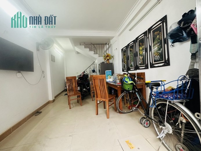 Chính chủ cần bán nhà Nguyễn Chính Hoàng mai gần sát ngõ ô tô 25m2 4 tầng chỉ 2 tỷ