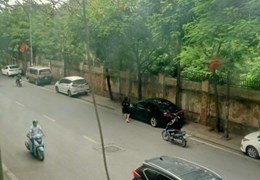 MẶT PHỐ NGỌC LÂM, VỈA HÈ THÊNH THANG, KINH DOANH VÔ ĐỊCH.