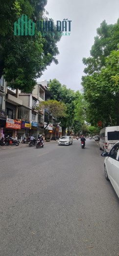 MẶT PHỐ NGỌC LÂM, VỈA HÈ THÊNH THANG, KINH DOANH VÔ ĐỊCH.