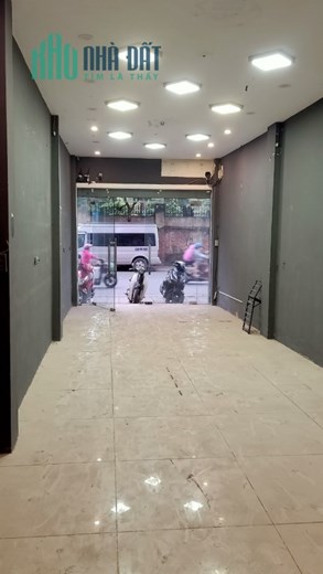 MẶT PHỐ NGỌC LÂM, VỈA HÈ THÊNH THANG, KINH DOANH VÔ ĐỊCH.