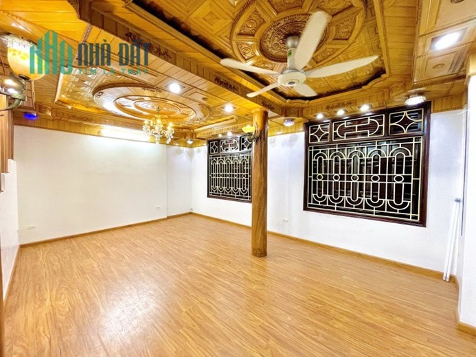 Bán nhà Trần Phú, Hà Đông. 40m2 x 5 Tầng. MT 5.5m. LÔ GÓC. Ô TÔ TRÁNH. KINH DOANH. Hơn 7 tỷ.