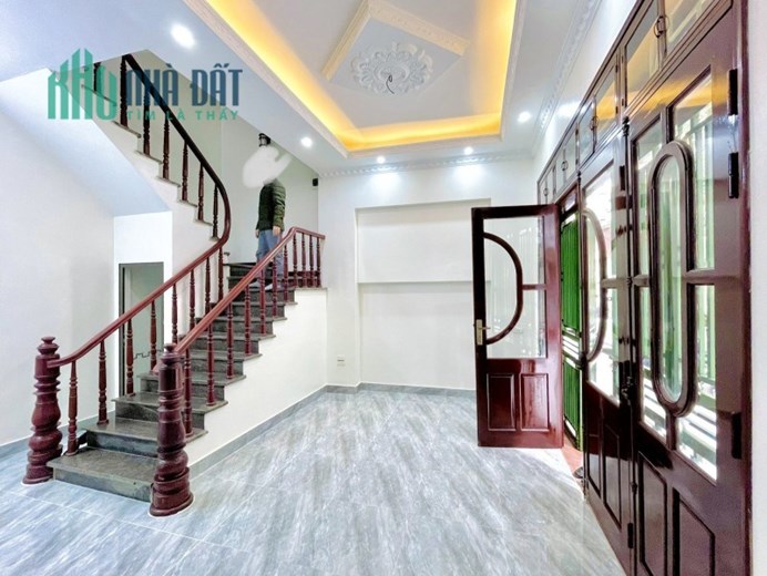 Bán nhà Trần Phú, Hà Đông. 40m2 x 5 Tầng. MT 5.5m. LÔ GÓC. Ô TÔ TRÁNH. KINH DOANH. Hơn 7 tỷ.