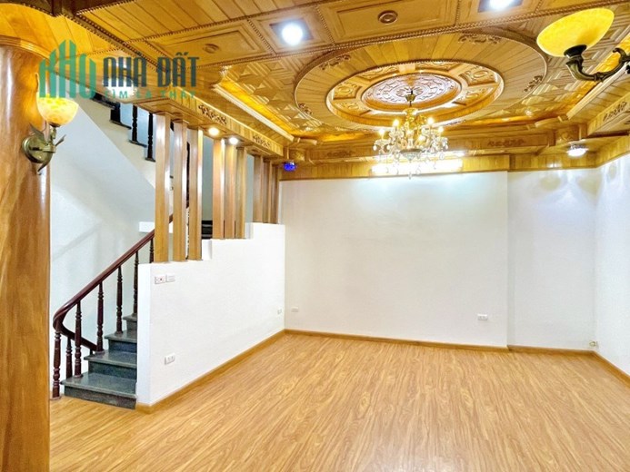 Bán nhà Trần Phú, Hà Đông. 40m2 x 5 Tầng. MT 5.5m. LÔ GÓC. Ô TÔ TRÁNH. KINH DOANH. Hơn 7 tỷ.
