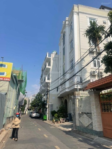 Bán nhà ngay vòng xoay Trần Não 5x25m, 18.5 tỷ, vị trí đẹp, sổ hồng, đường 8m