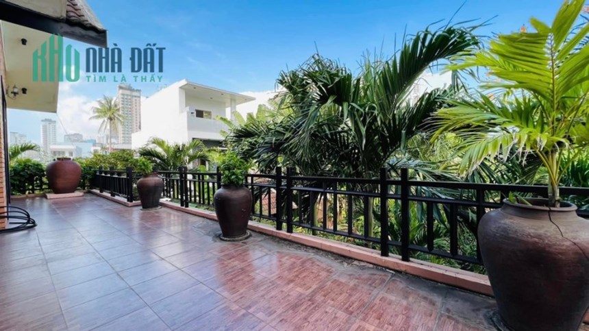 Bán Biệt Thự Sân Vườn Mặt Tiền Quận Sơn Trà Đà Nẵng Diện Tích 450m2 2 Tầng Chỉ 4X Tỷ