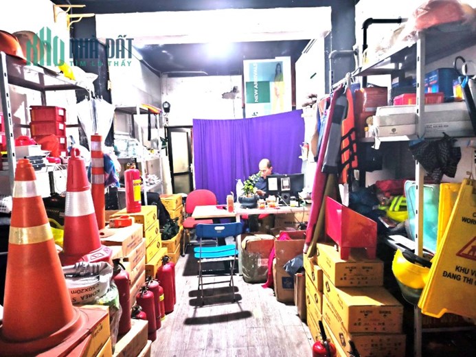 Bán nhà Mặt Phố Nguyễn Trãi 80m2, 1 mặt phố,1 mặt ngõ thông, Ô tô, vỉa hè đá bóng, kinh doanh, Giá