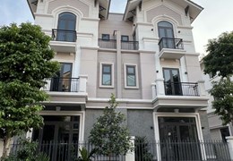 Nhỉnh 6 tỷ có ngay biệt thự vườn 135m2 Centa Villas tiếp giáp Long Biên Ninh Hiệp